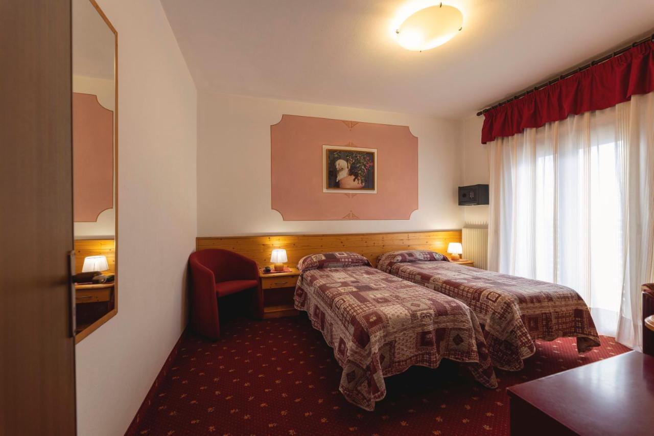 Hotel Castel Mani Сан-Лоренцо-ін-Банале Екстер'єр фото