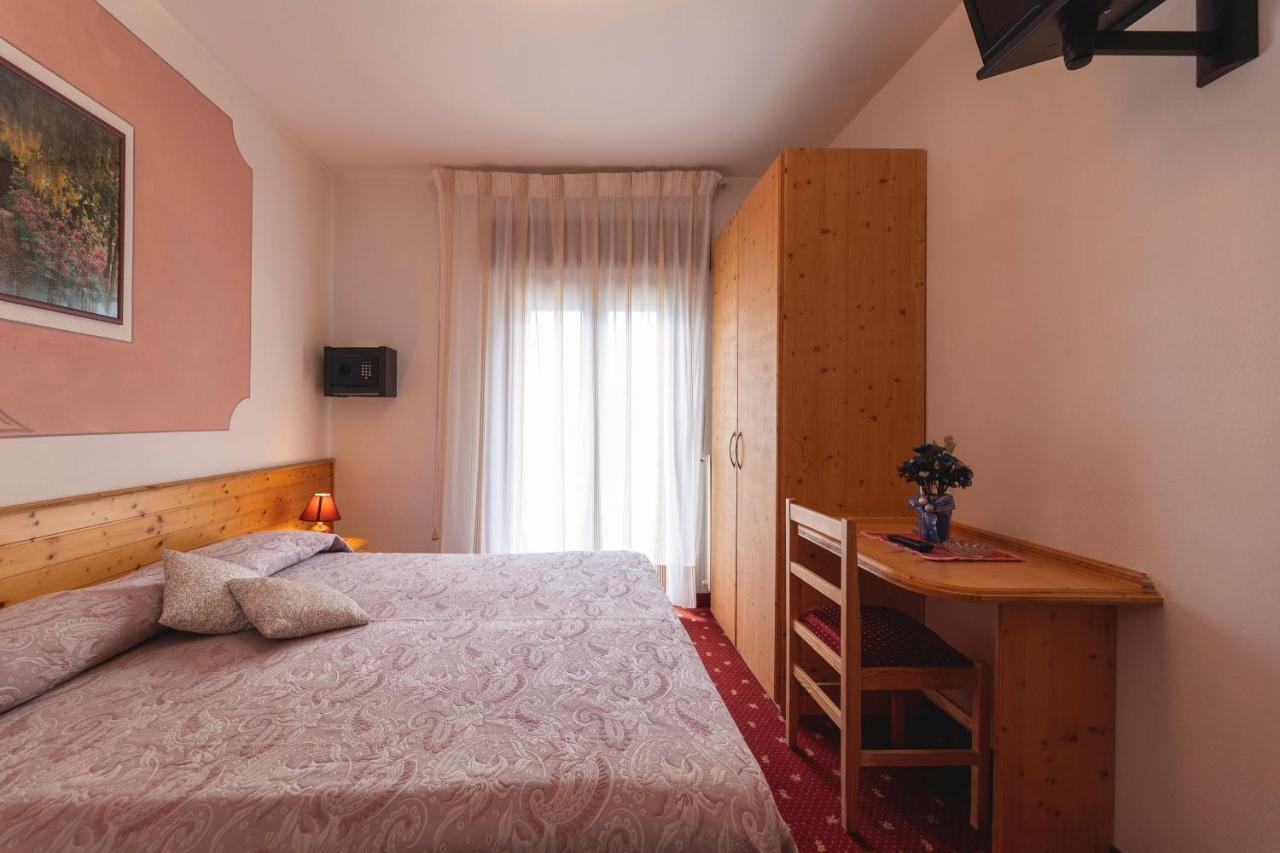 Hotel Castel Mani Сан-Лоренцо-ін-Банале Екстер'єр фото