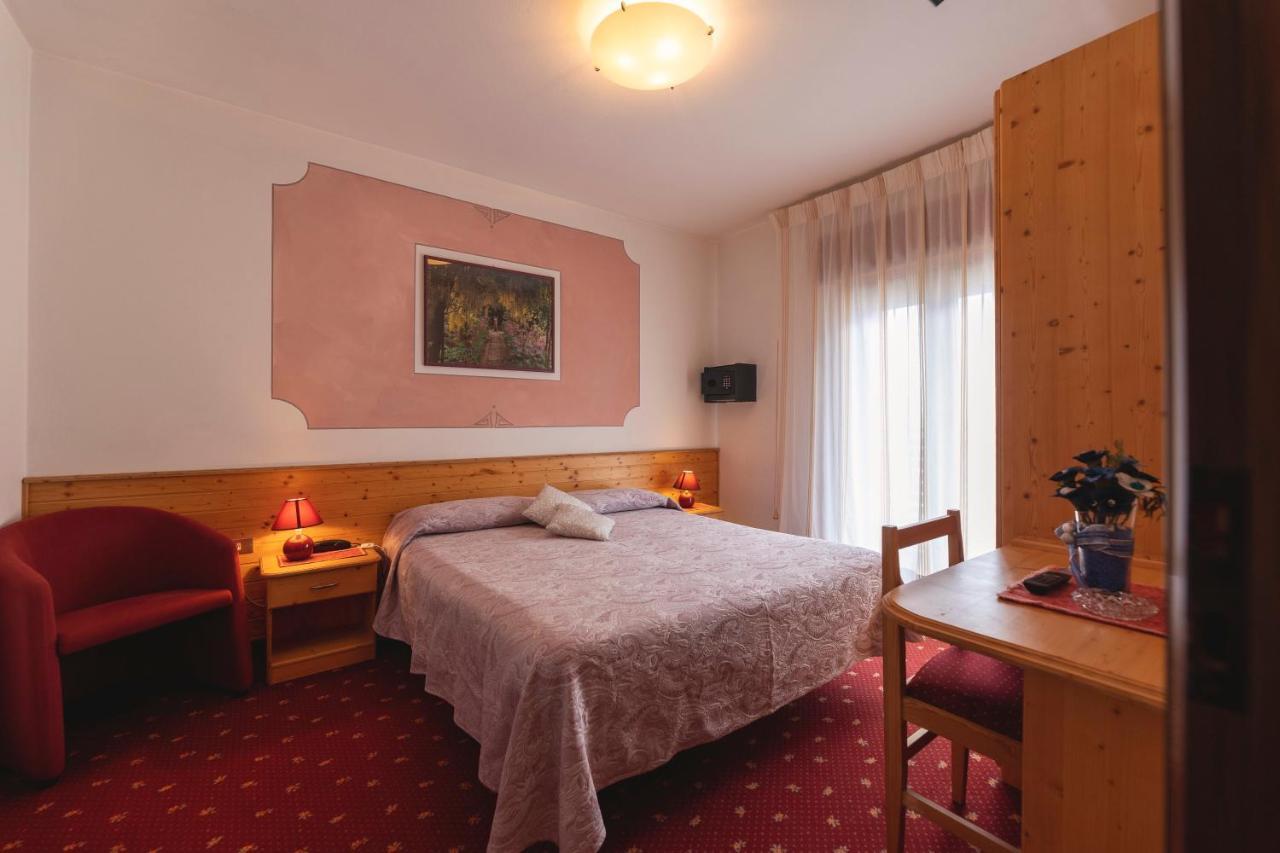Hotel Castel Mani Сан-Лоренцо-ін-Банале Екстер'єр фото