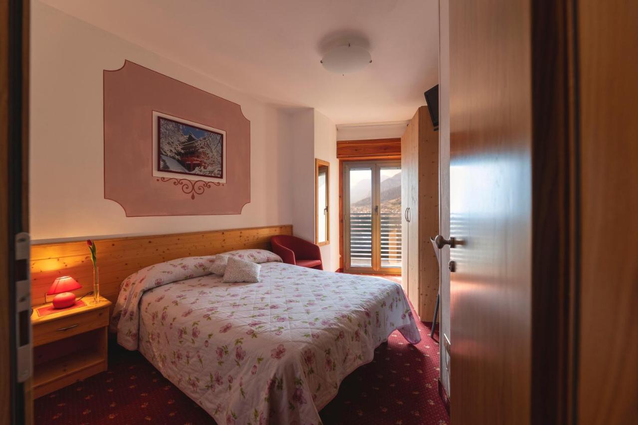 Hotel Castel Mani Сан-Лоренцо-ін-Банале Екстер'єр фото