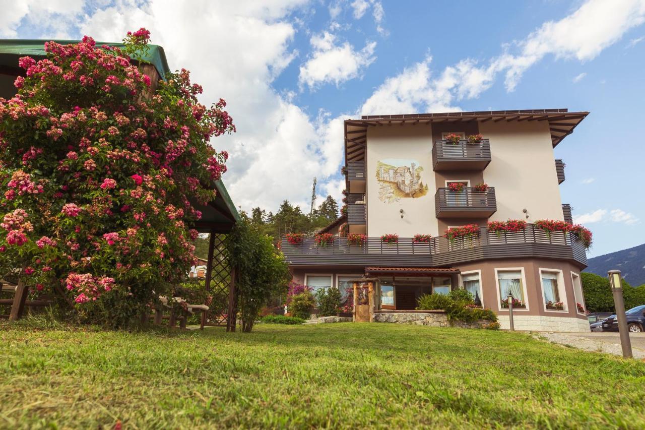 Hotel Castel Mani Сан-Лоренцо-ін-Банале Екстер'єр фото